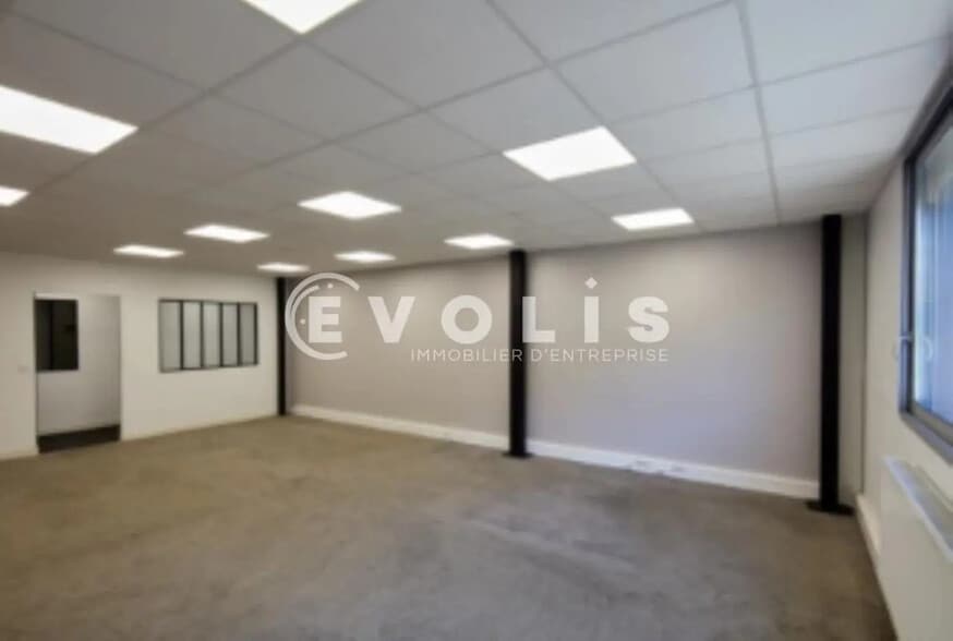 Flex in Morangis for lease - Interior Photo - Image 3 of 8