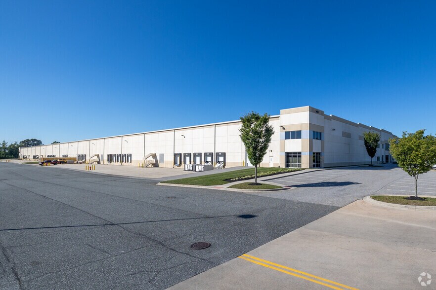 1411 Tangier Dr, Middle River, MD à louer - Photo du bâtiment - Image 2 de 5