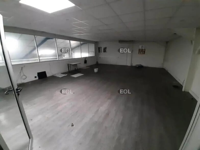 Flex in Maisons-Alfort for sale - Interior Photo - Image 3 of 11