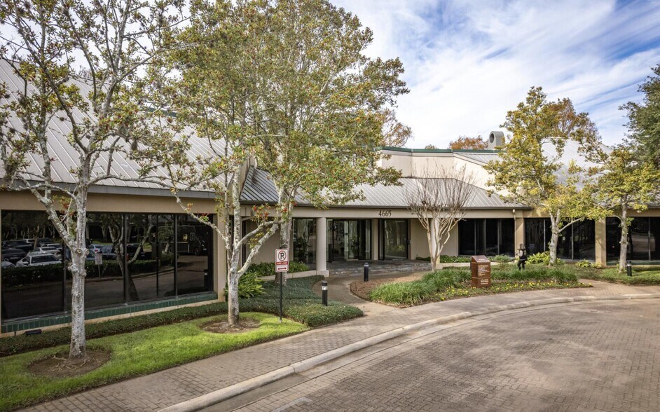4675 Sweetwater Blvd, Sugar Land, TX à louer - Photo du bâtiment - Image 3 de 4
