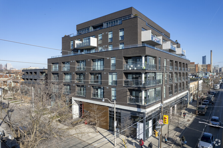 856 Dundas St W, Toronto, ON for lease - Building Photo - Image 1 of 4