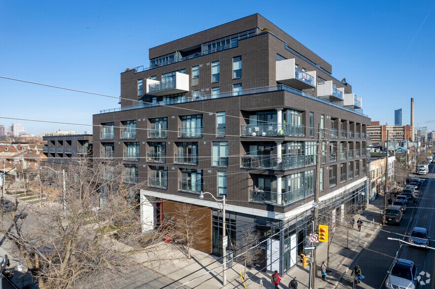 856 Dundas St W, Toronto, ON à louer - Photo du bâtiment - Image 1 de 4