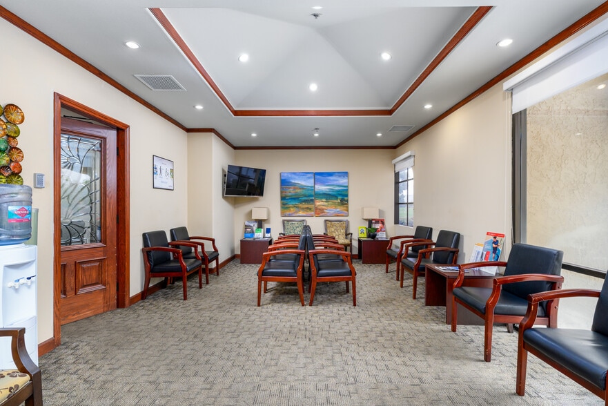 1100 Paseo Camarillo, Camarillo, CA for sale - Building Photo - Image 3 of 18