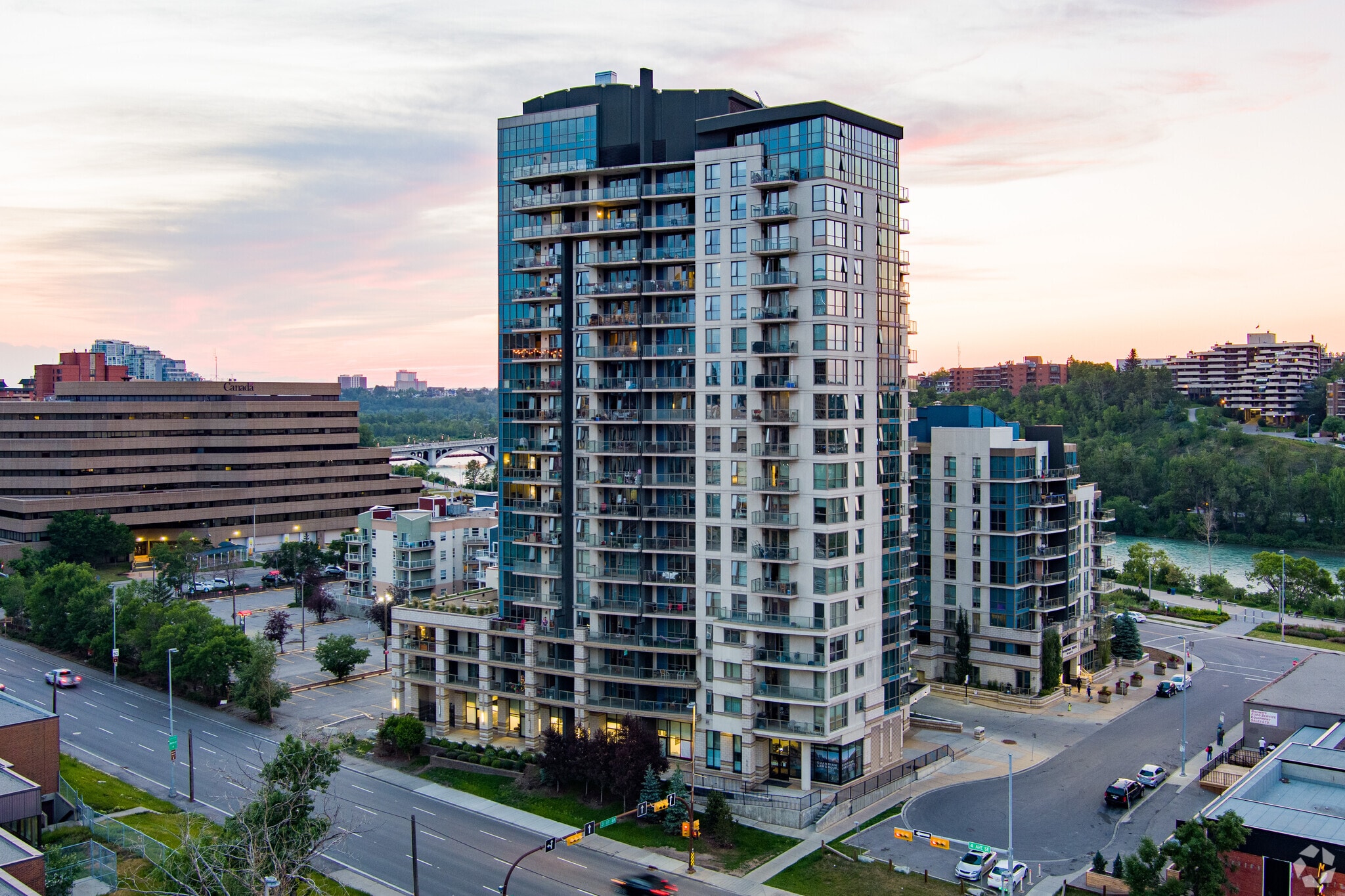 342 4th Ave SE, Calgary, AB à vendre Photo du bâtiment- Image 1 de 17