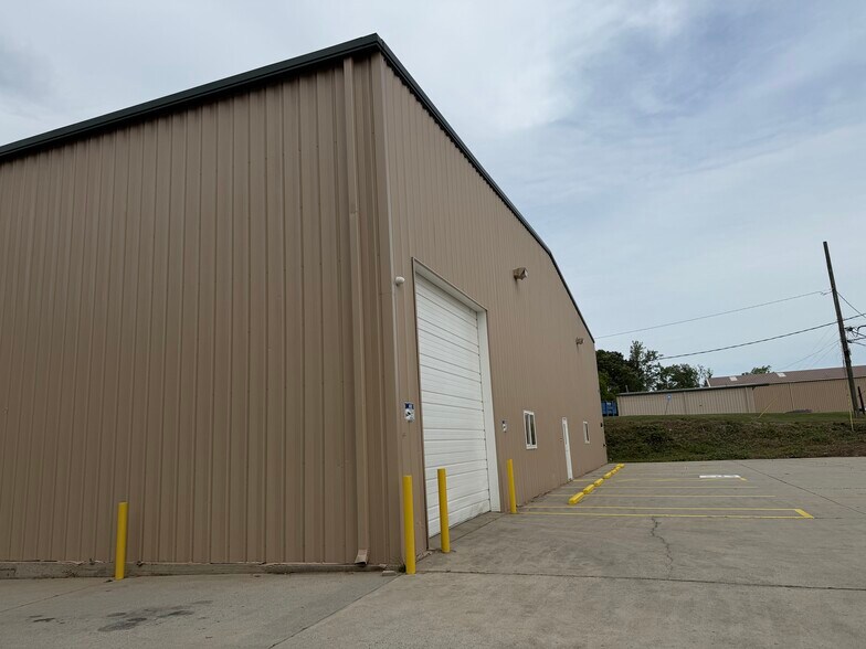 325 Poplar St, Buford, GA à louer - Photo du bâtiment - Image 2 de 5