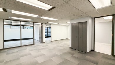 808-888 Nelson St, Vancouver, BC à louer Photo intérieure- Image 1 de 3