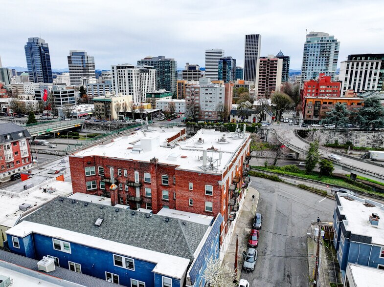 1429 SW 14th Ave, Portland, OR à vendre - Photo du bâtiment - Image 2 de 57