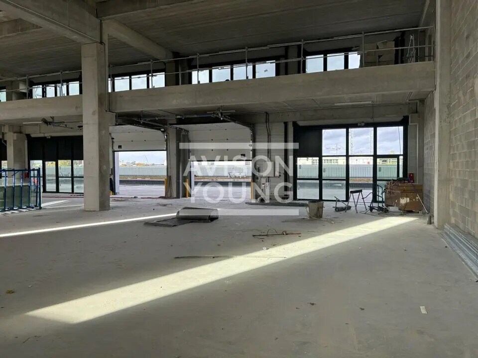 Flex in Bobigny for lease Interior Photo- Image 1 of 9