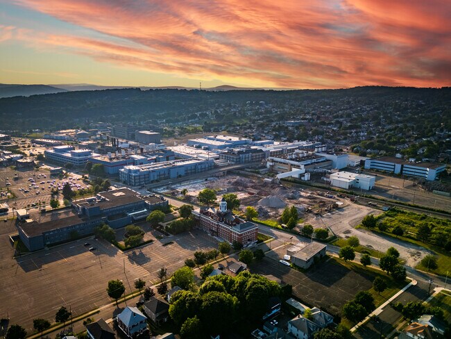 Plus de détails pour 1701L North St, Endicott, NY - Bureau, Industriel à louer
