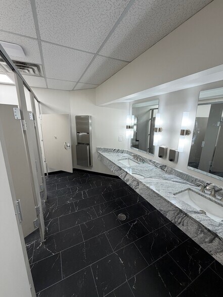 42 Woodcroft Trl, Dayton, OH à louer - Photo du bâtiment - Image 3 de 5