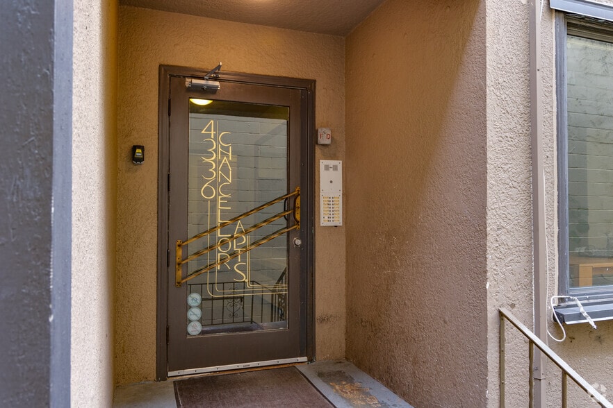 4336 10th Av W, Vancouver, BC à vendre - Photo du bâtiment - Image 3 de 3