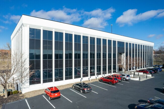 Plus de détails pour 10040 Regency Cir, Omaha, NE - Bureau à louer