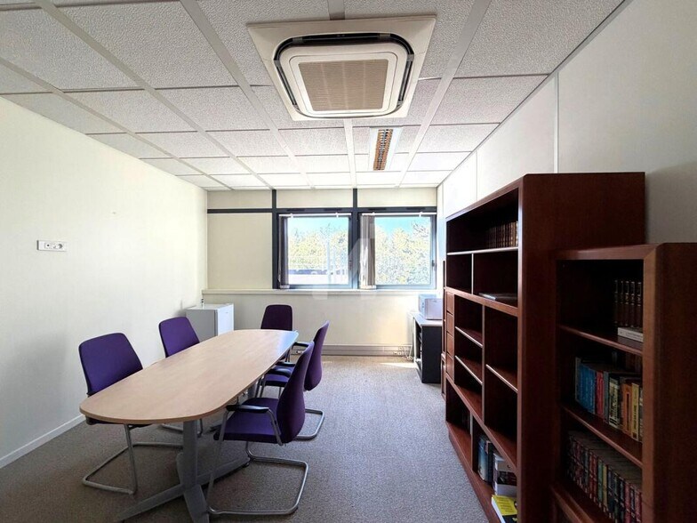 Office in Saclay for sale - Interior Photo - Image 3 of 10