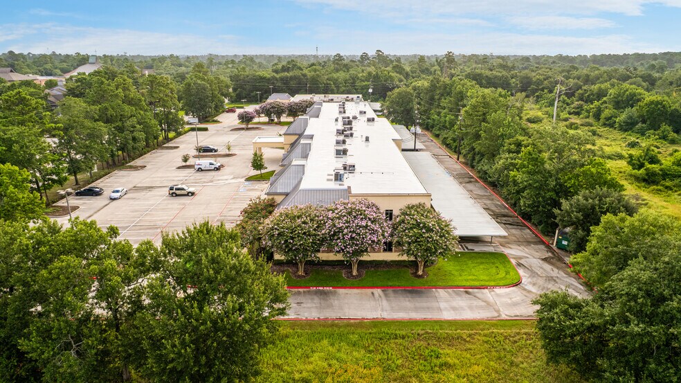 8111 Cypresswood Dr, Spring, TX à louer - Photo du bâtiment - Image 2 de 6