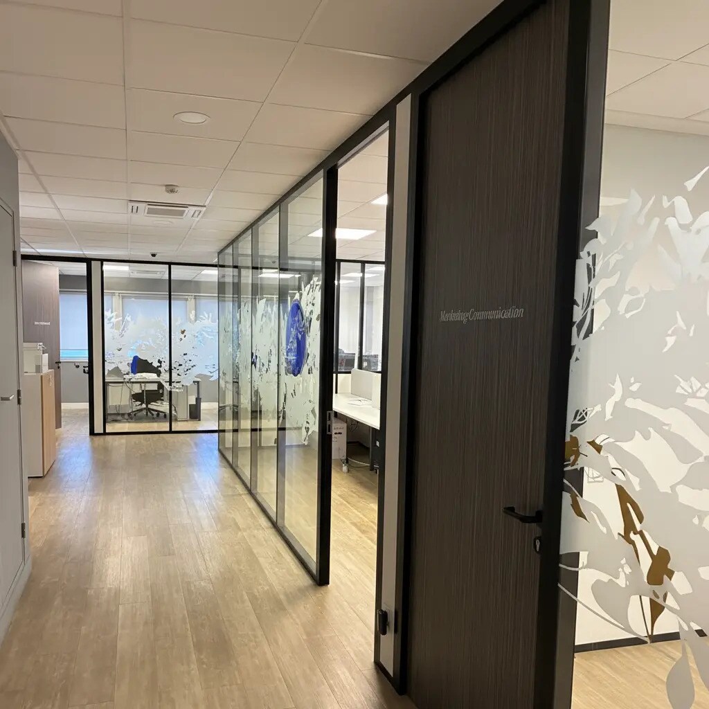 Office in Courbevoie for lease Interior Photo- Image 1 of 6