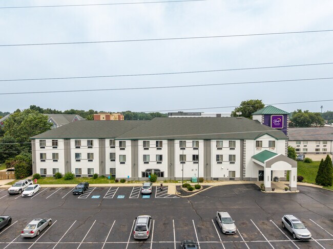 Plus de détails pour 220 Caravan Dr, Elkhart, IN - Services hôteliers à vendre