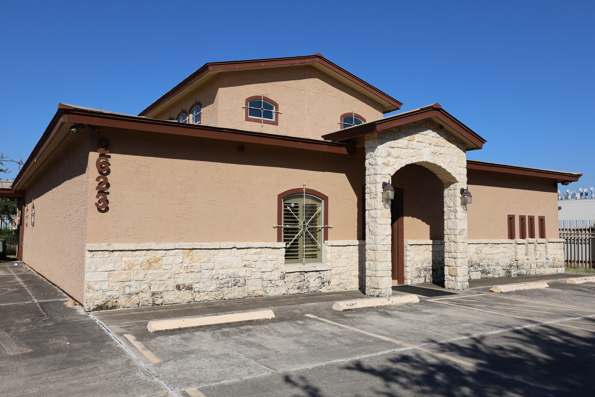 2623 Commercial Ave, San Antonio, TX for sale Primary Photo- Image 1 of 2