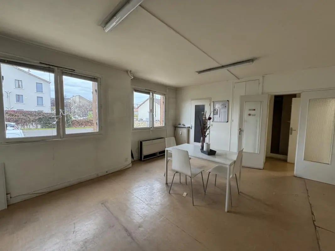 Office in Bezons for lease Interior Photo- Image 1 of 10