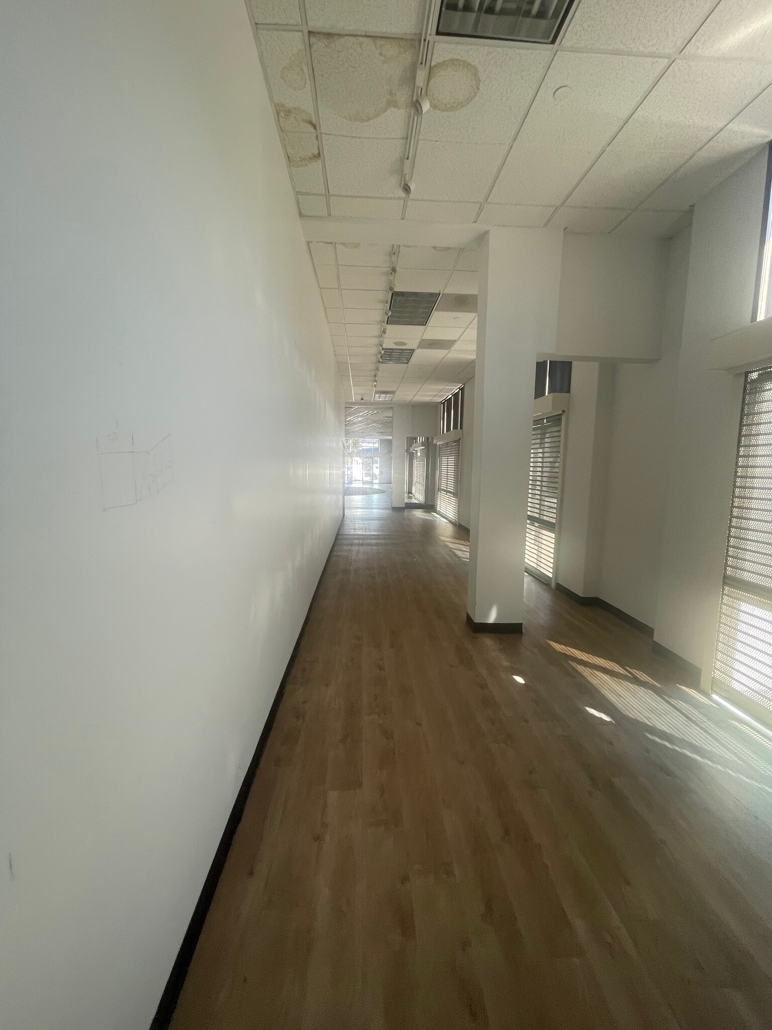 11215-11389 Long Beach Blvd, Lynwood, CA for lease Interior Photo- Image 1 of 10