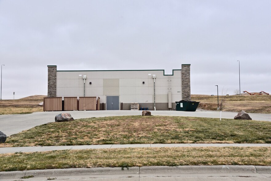 1910 Eastgate Ave, Pierre, SD à vendre - Photo du bâtiment - Image 3 de 16