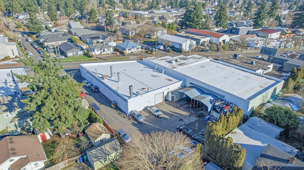 Classic Collision - Portland, OR portfolio of 2 properties for sale on LoopNet.ca - Aerial - Image 2 of 6