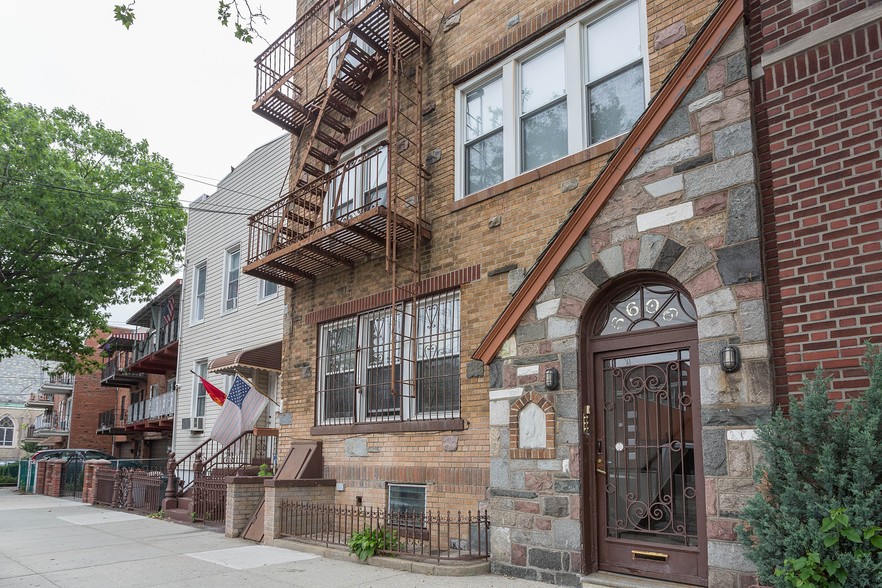 6606 60th Pl, Ridgewood, NY for sale - Primary Photo - Image 1 of 1