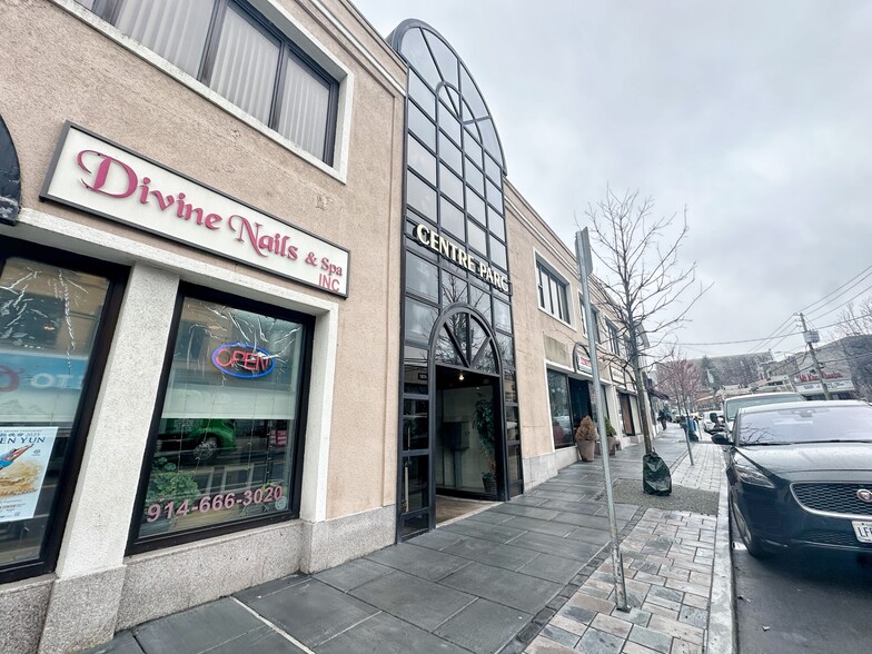 125-131 E Main St, Mount Kisco, NY for lease - Building Photo - Image 2 of 8
