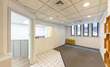 134 W 58th St, New York, NY for lease Interior Photo- Image 1 of 5
