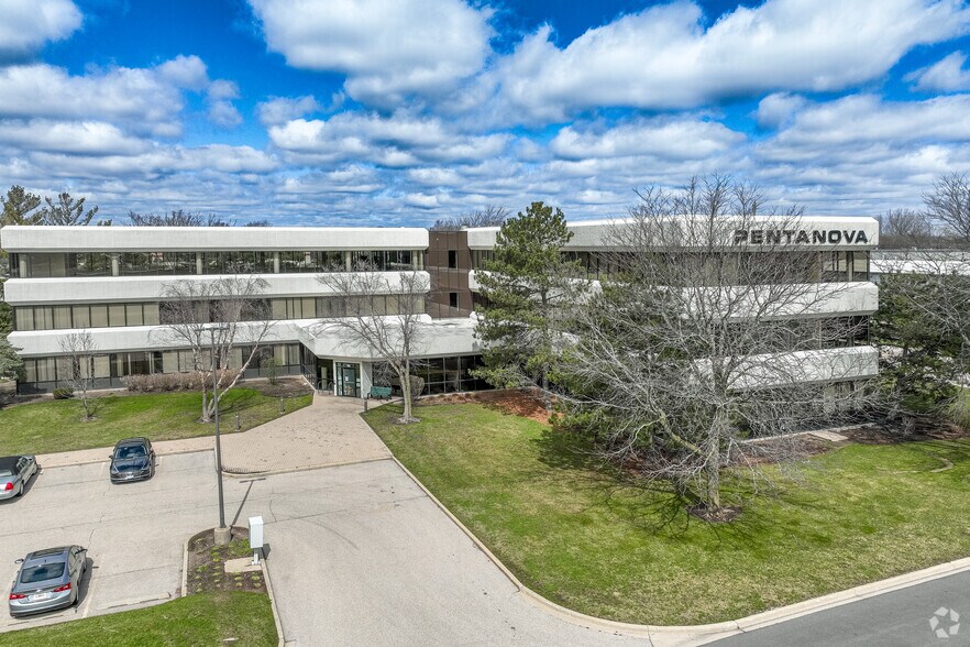 150 E Dartmoor Dr, Crystal Lake, IL à vendre - Photo principale - Image 1 de 35