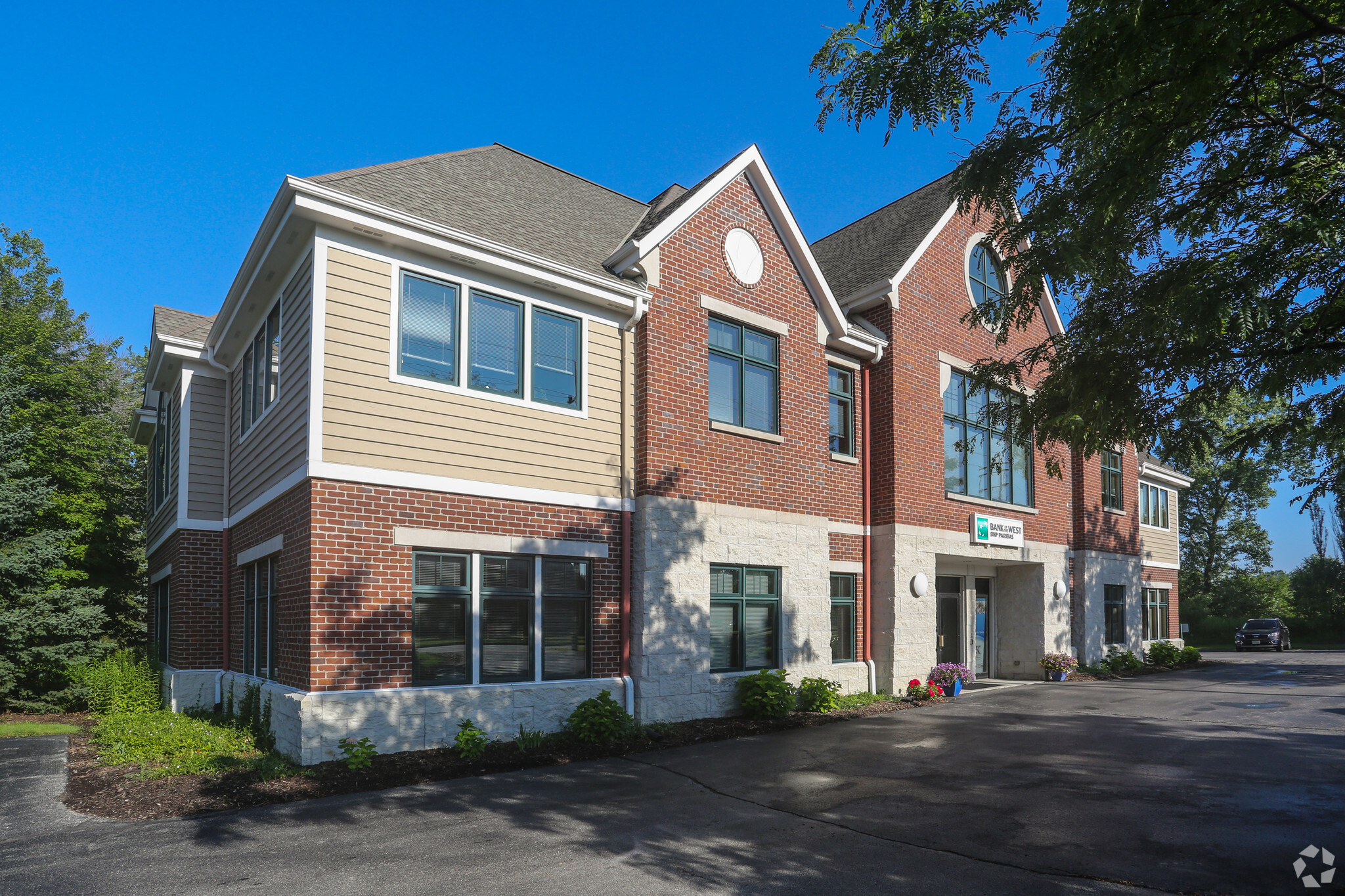 10033 N Port Washington Rd, Mequon, WI à louer Photo principale- Image 1 de 7