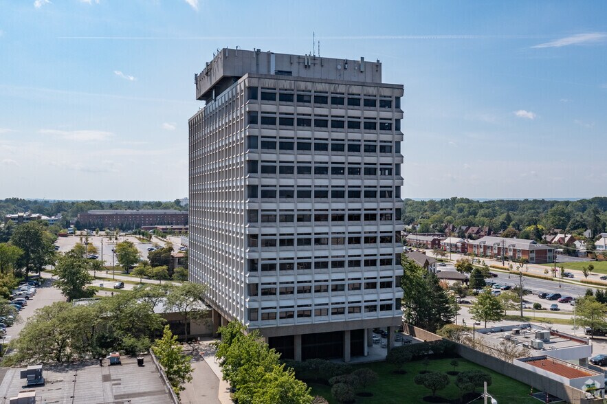 20600 Chagrin Blvd, Shaker Heights, OH à louer - Photo du bâtiment - Image 1 de 16
