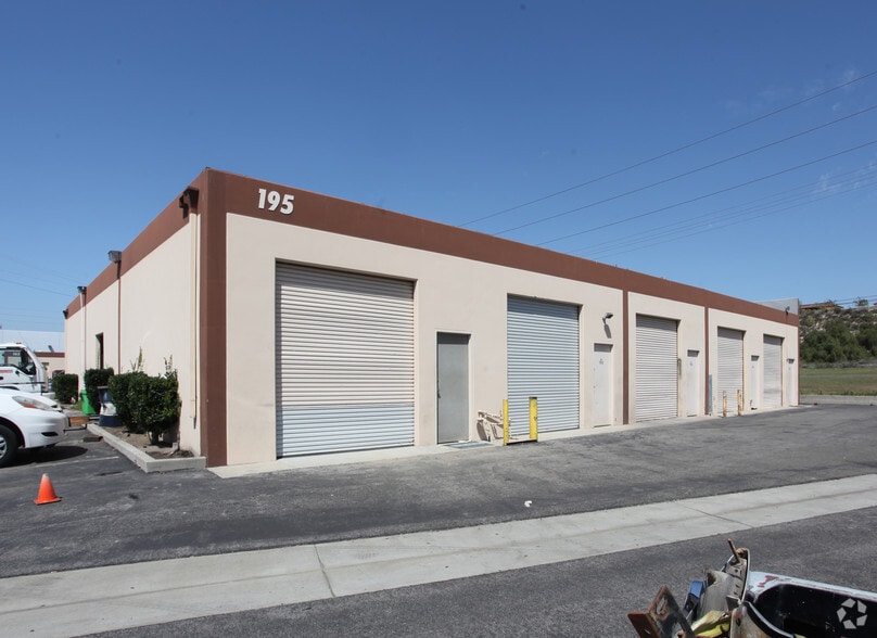 195 E Easy St, Simi Valley, CA for lease - Primary Photo - Image 1 of 2