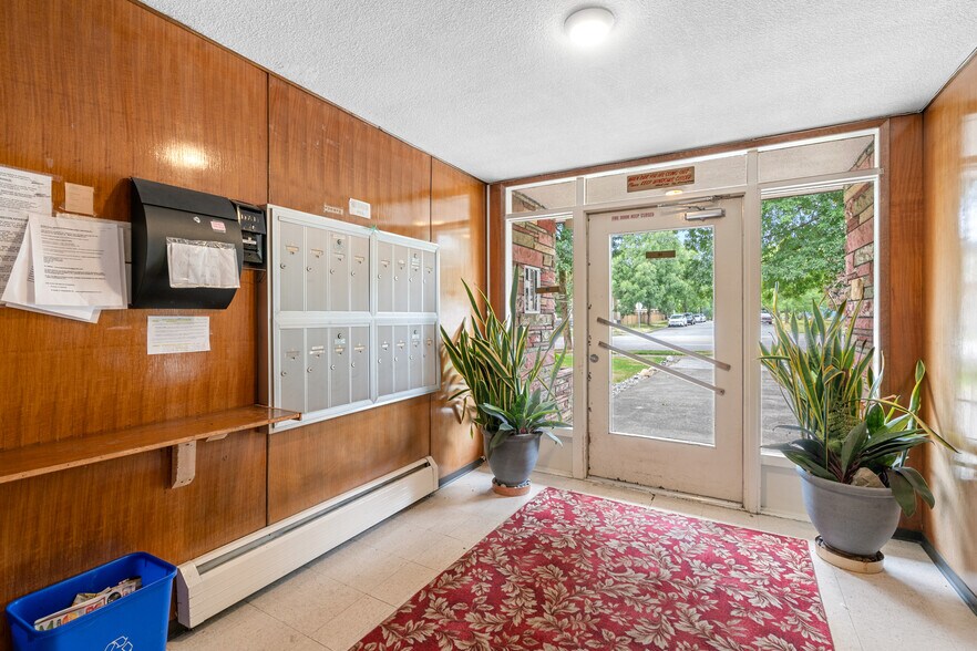 3040 Nanaimo St, Vancouver, BC for sale - Interior Photo - Image 3 of 9