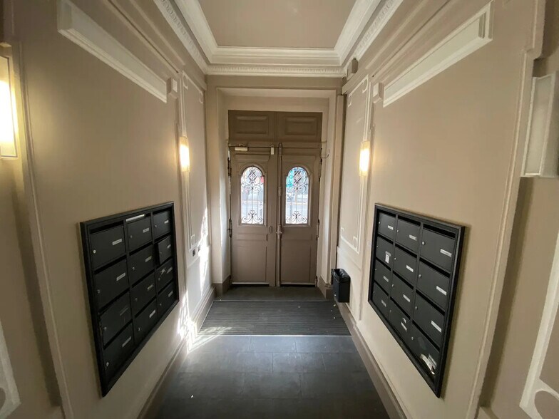 Bureau dans Marseille à louer - Photo du bâtiment - Image 2 de 5