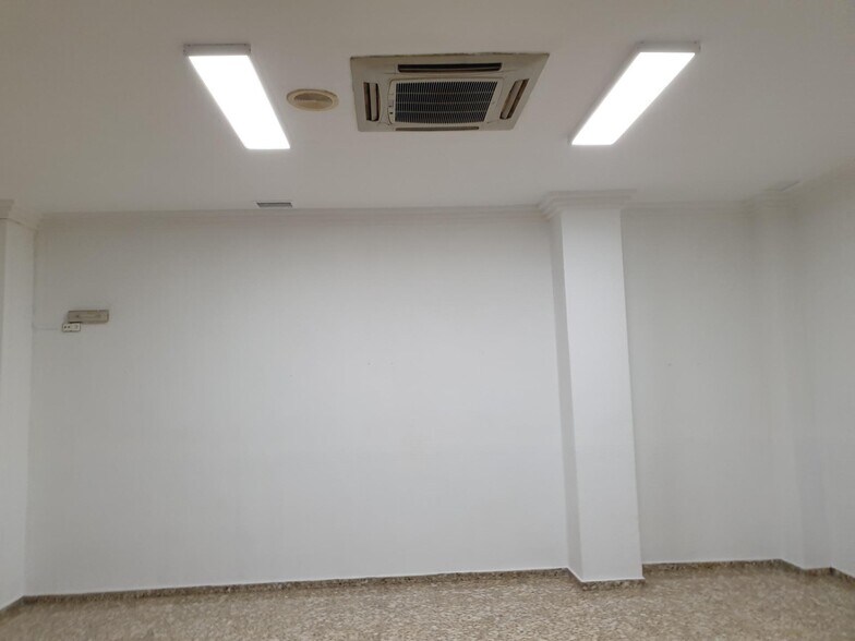 Retail in Petrer, Alicante for sale - Interior Photo - Image 3 of 33