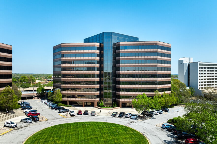 7300 W 110th St, Overland Park, KS for lease - Building Photo - Image 2 of 4