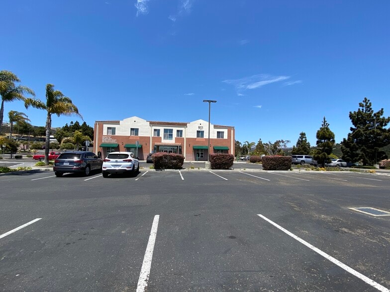901 Oak Park Blvd, Pismo Beach, CA for lease - Building Photo - Image 3 of 5
