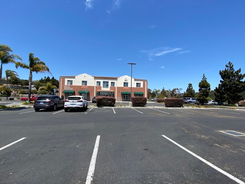 901 Oak Park Blvd, Pismo Beach, CA à louer - Photo du bâtiment - Image 3 de 5