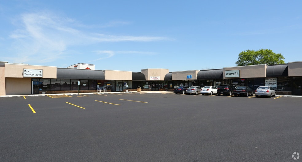 2001 N Rand Rd, Palatine, IL à louer - Photo du bâtiment - Image 3 de 12