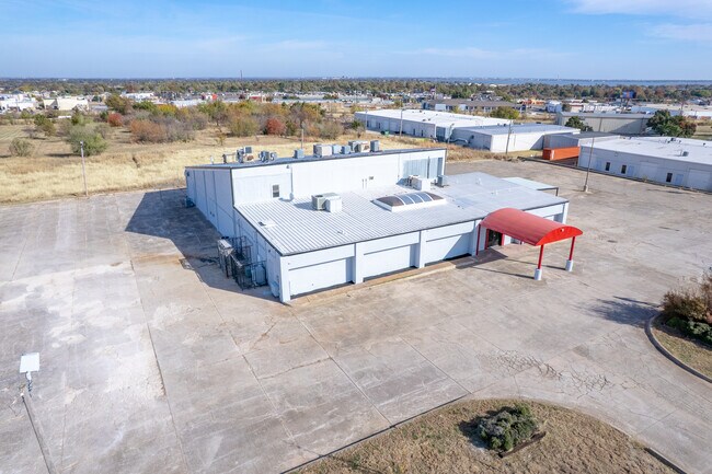 Plus de détails pour 6825 W Wilshire Blvd, Oklahoma City, OK - Sports et divertissement à vendre