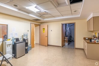 145 E 32nd St, New York, NY for lease Interior Photo- Image 2 of 3