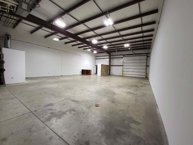 6415-6429 Highview Dr, Fort Wayne, IN for lease - Interior Photo - Image 2 of 5