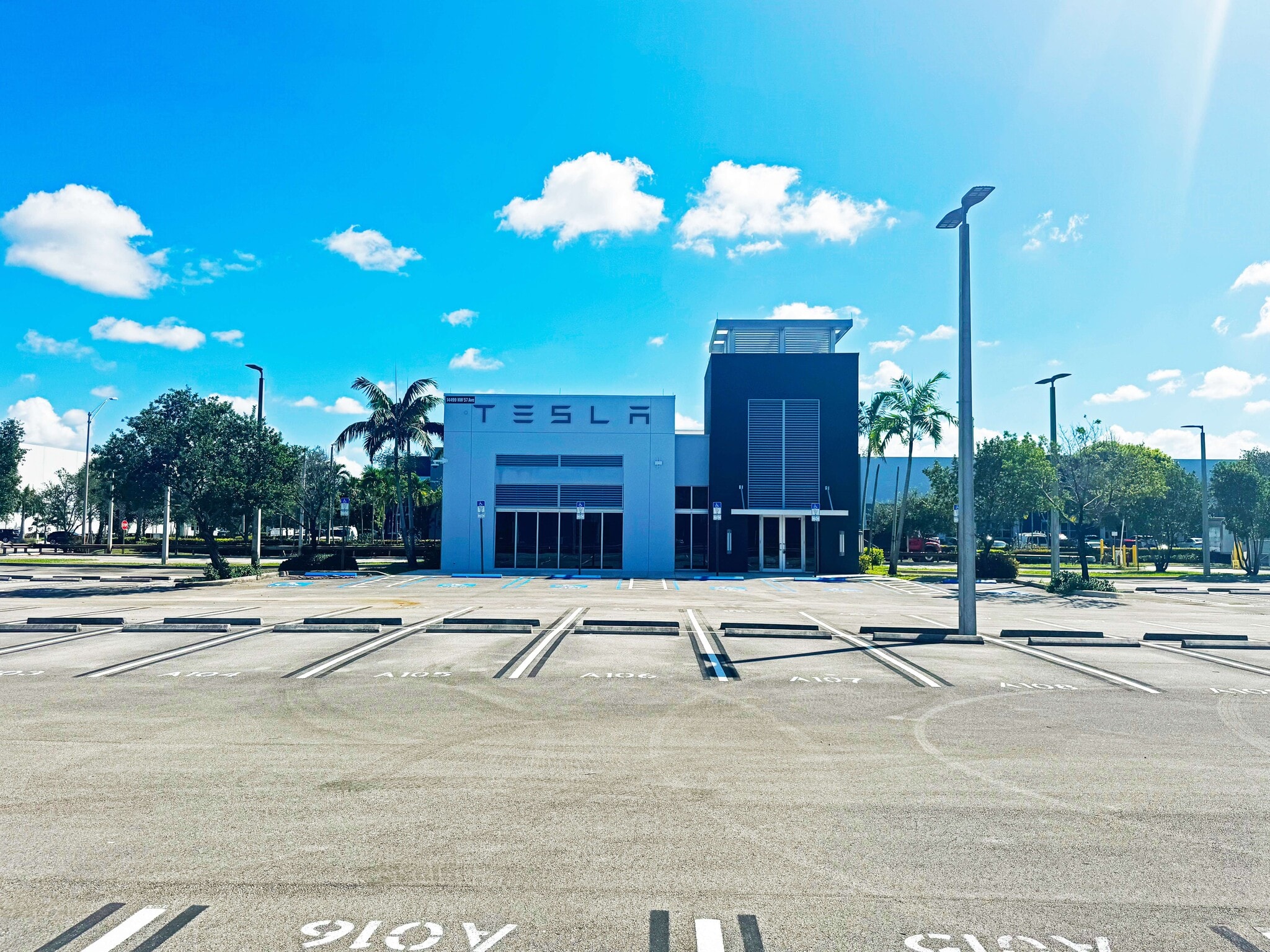 14499 NW 57th Ave, Miami Gardens, FL for sale Primary Photo- Image 1 of 14