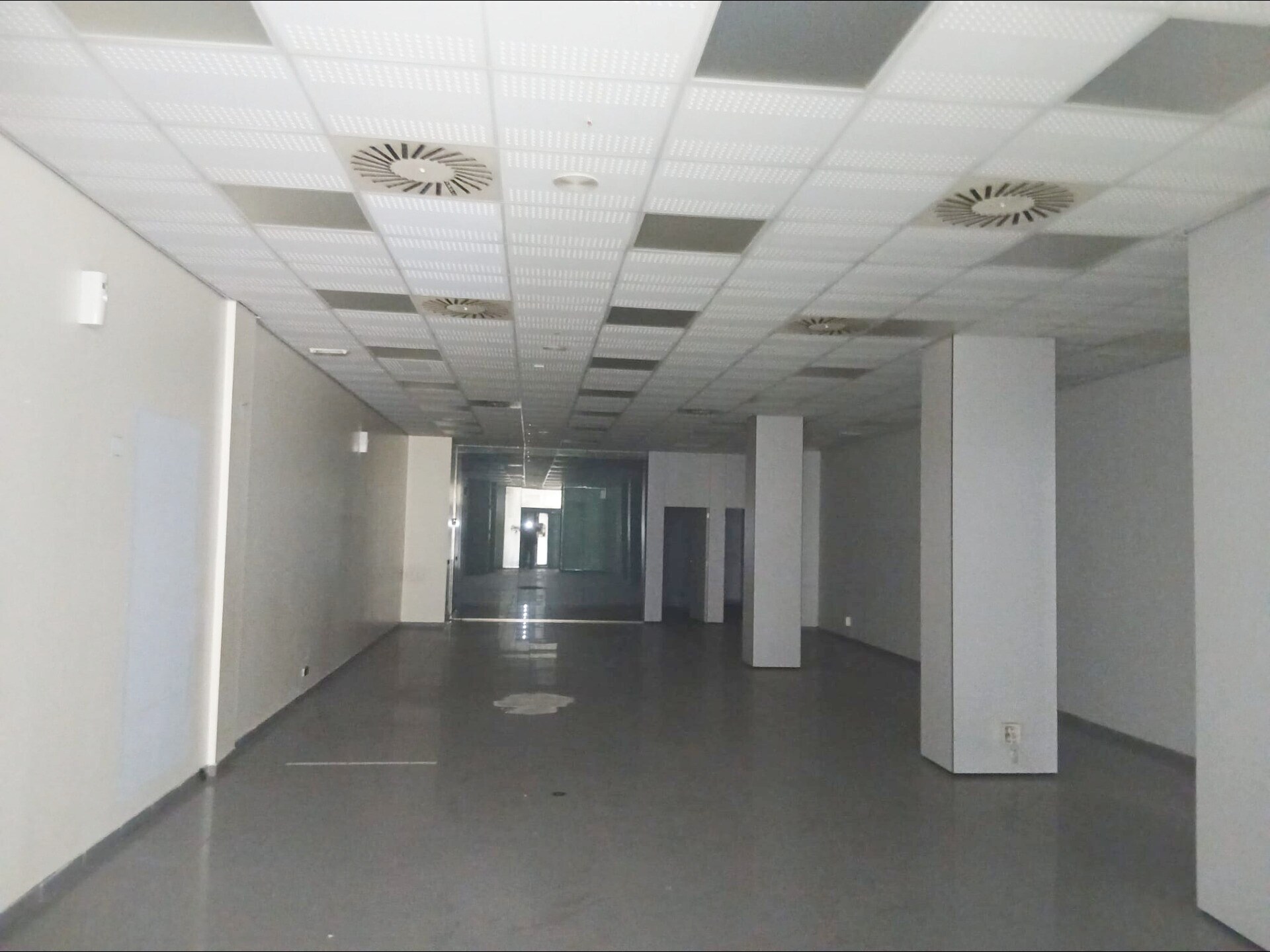 Commerce de détail dans El Vendrell, Tarragona à louer Plan d’étage- Image 1 de 6