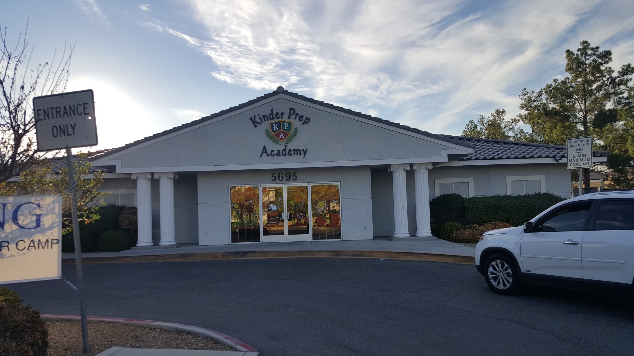 5695 N Rainbow Blvd, Las Vegas, NV à louer Photo principale- Image 1 de 23