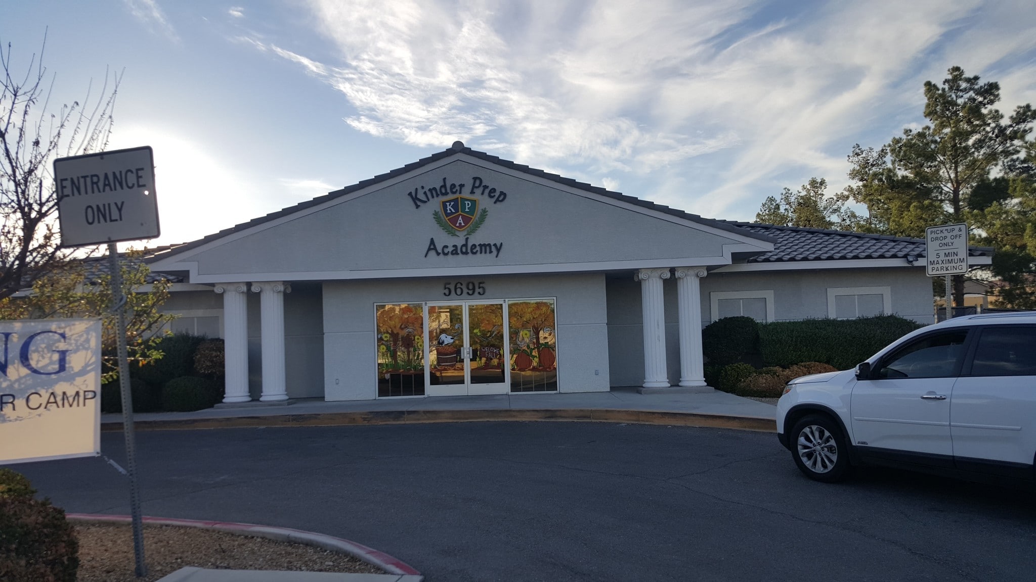 5695 N Rainbow Blvd, Las Vegas, NV for lease Primary Photo- Image 1 of 23