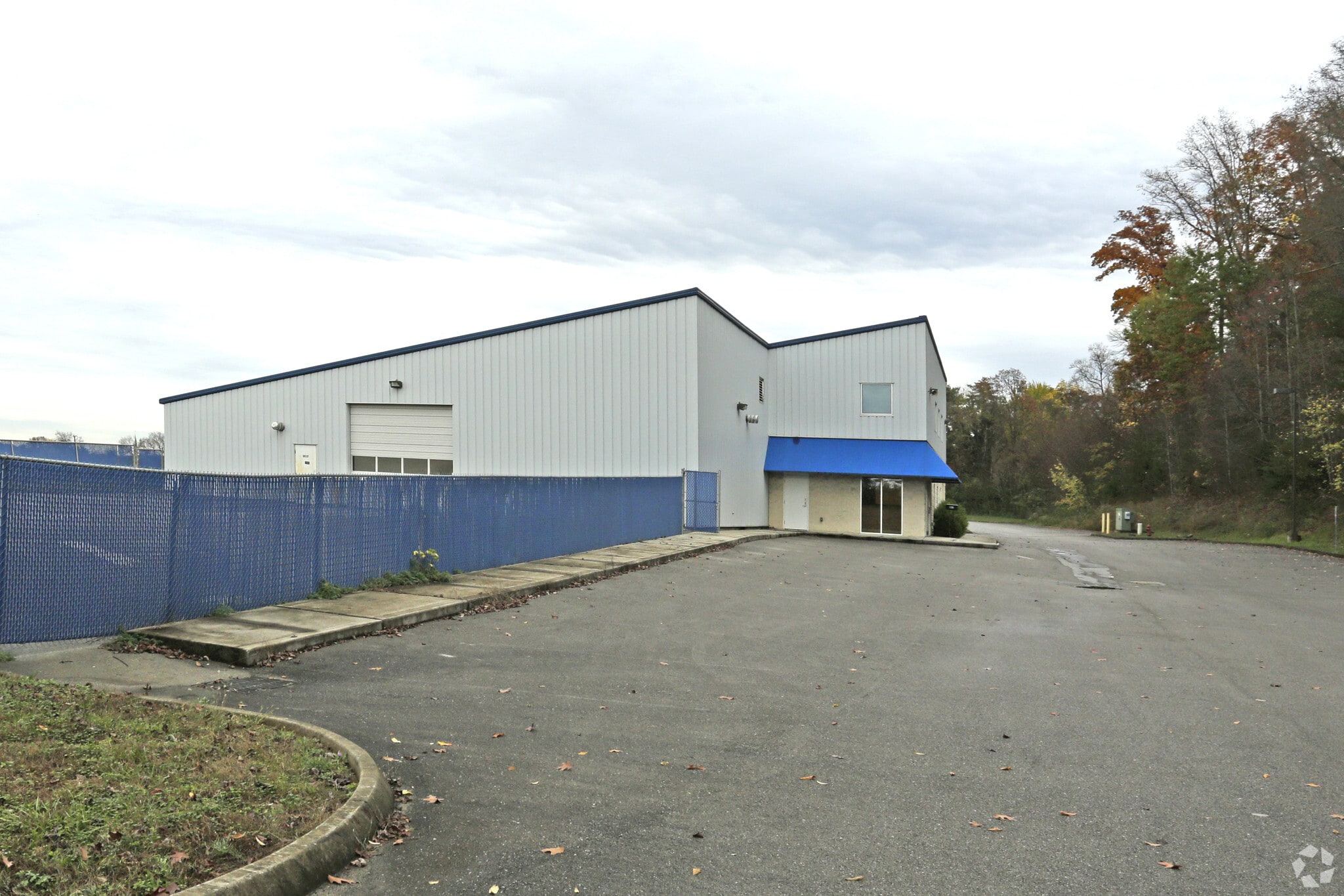 8812 Kingston Pike, Knoxville, TN for lease Primary Photo- Image 1 of 9