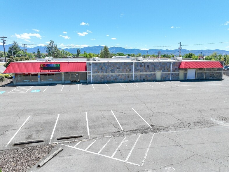 3069 Crater Lake Ave, Medford, OR for sale - Building Photo - Image 2 of 8