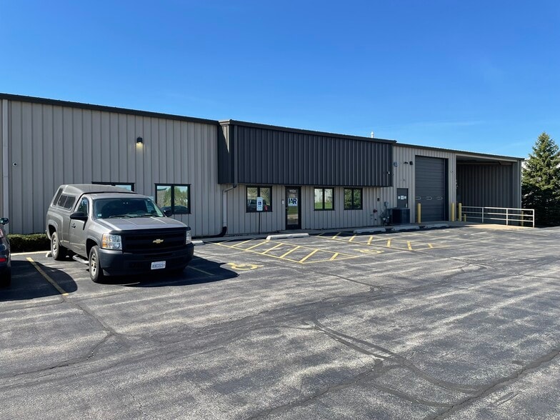11131 Kiley Dr, Huntley, IL à louer - Photo du bâtiment - Image 2 de 12