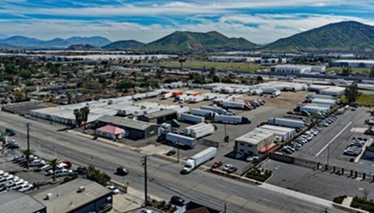 16235-16297 Valley Blvd, Fontana, CA à vendre - Photo du bâtiment - Image 3 de 4